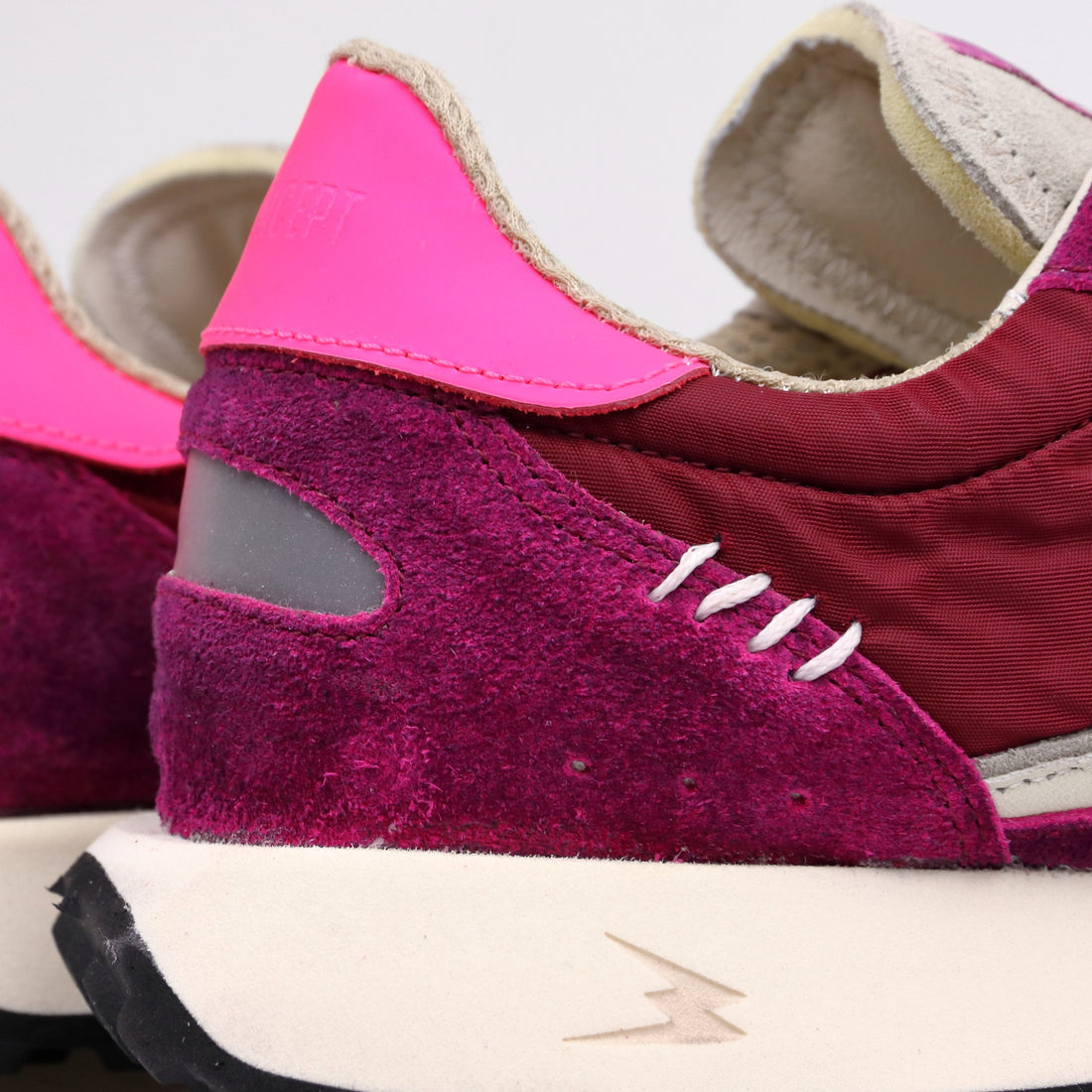 Sneaker Hype Lampone