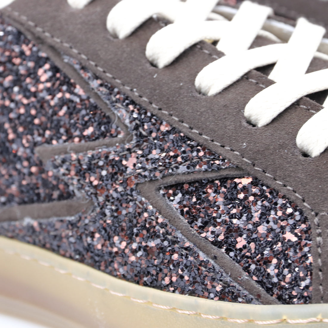 ICONIC GLITTER MOCHA SNEAKER